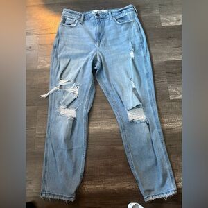 Hollister Curvy High-Rise Mom Jean
